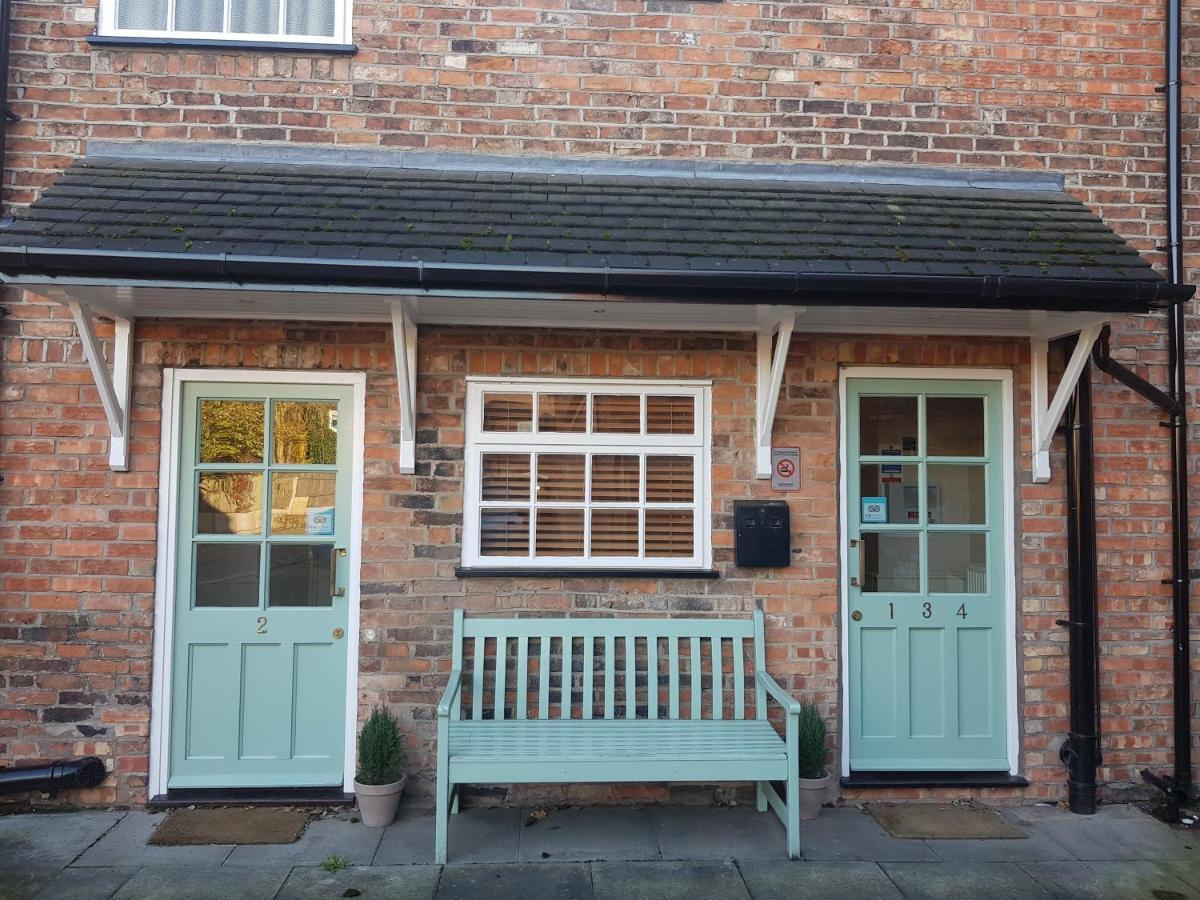 Red Cow Nantwich Bed & Breakfast ครูว์ ภายนอก รูปภาพ
