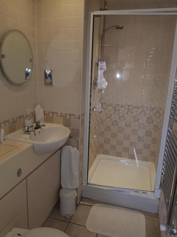 Red Cow Nantwich Bed & Breakfast ครูว์ ภายนอก รูปภาพ