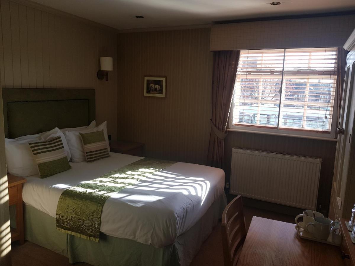 Red Cow Nantwich Bed & Breakfast ครูว์ ภายนอก รูปภาพ
